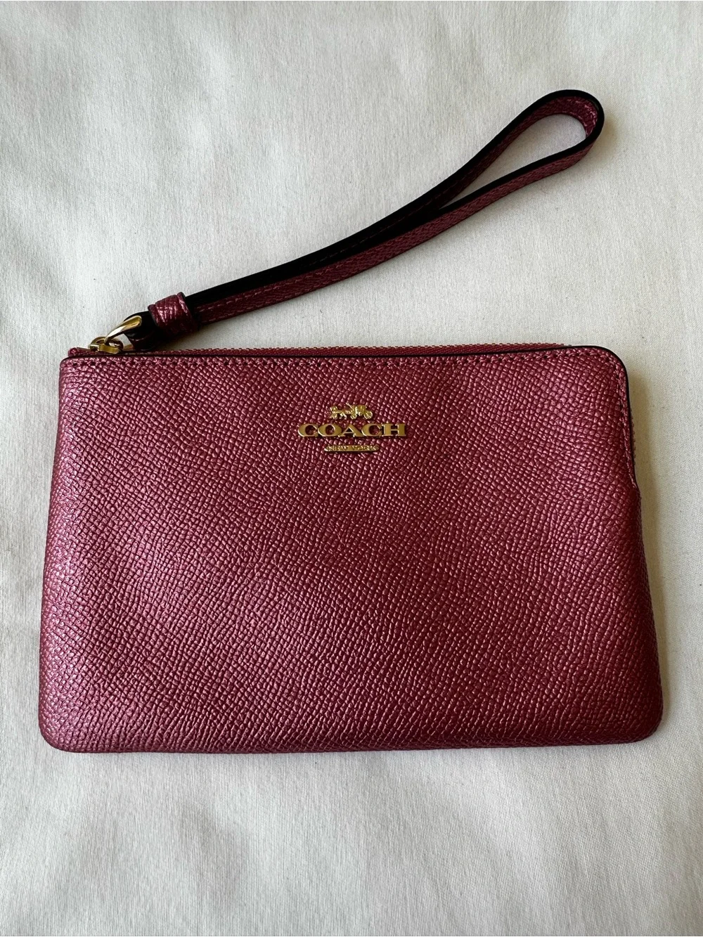 Coach Metallic Berry Leather Wristlet Zip Pouch Clutch Wallet Gold Logo Small